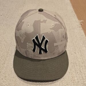 New Era Yankees 7 1/2 Camo Hat